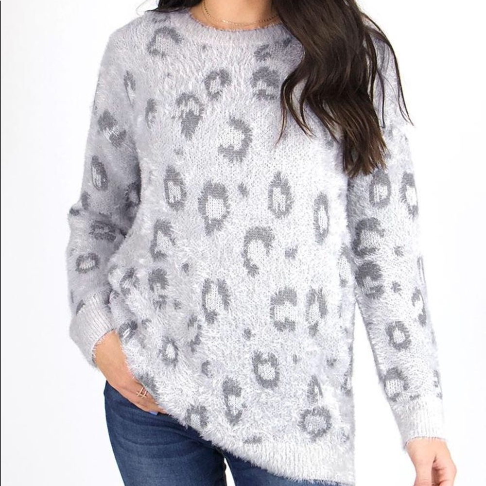White leopard eyelash texture pullover sweater